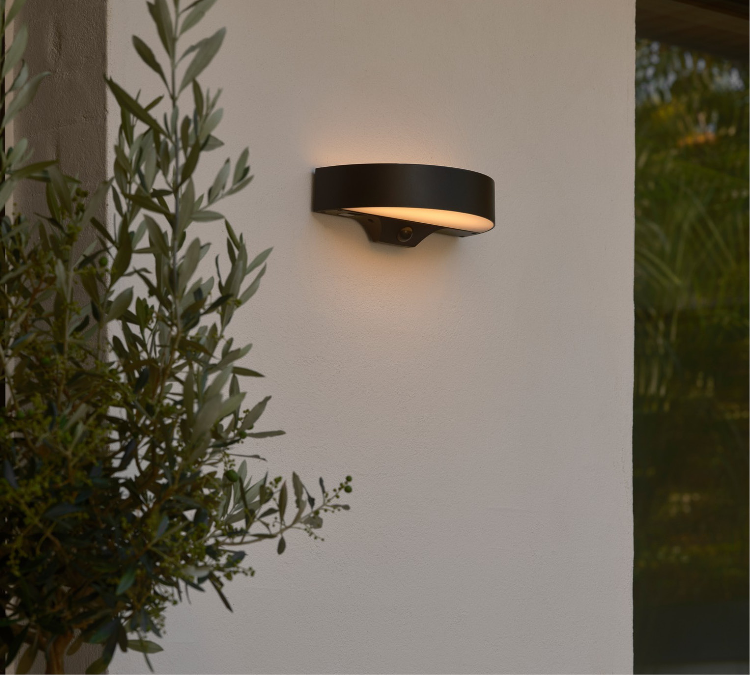 Udendørslamper til husets facade og forhave